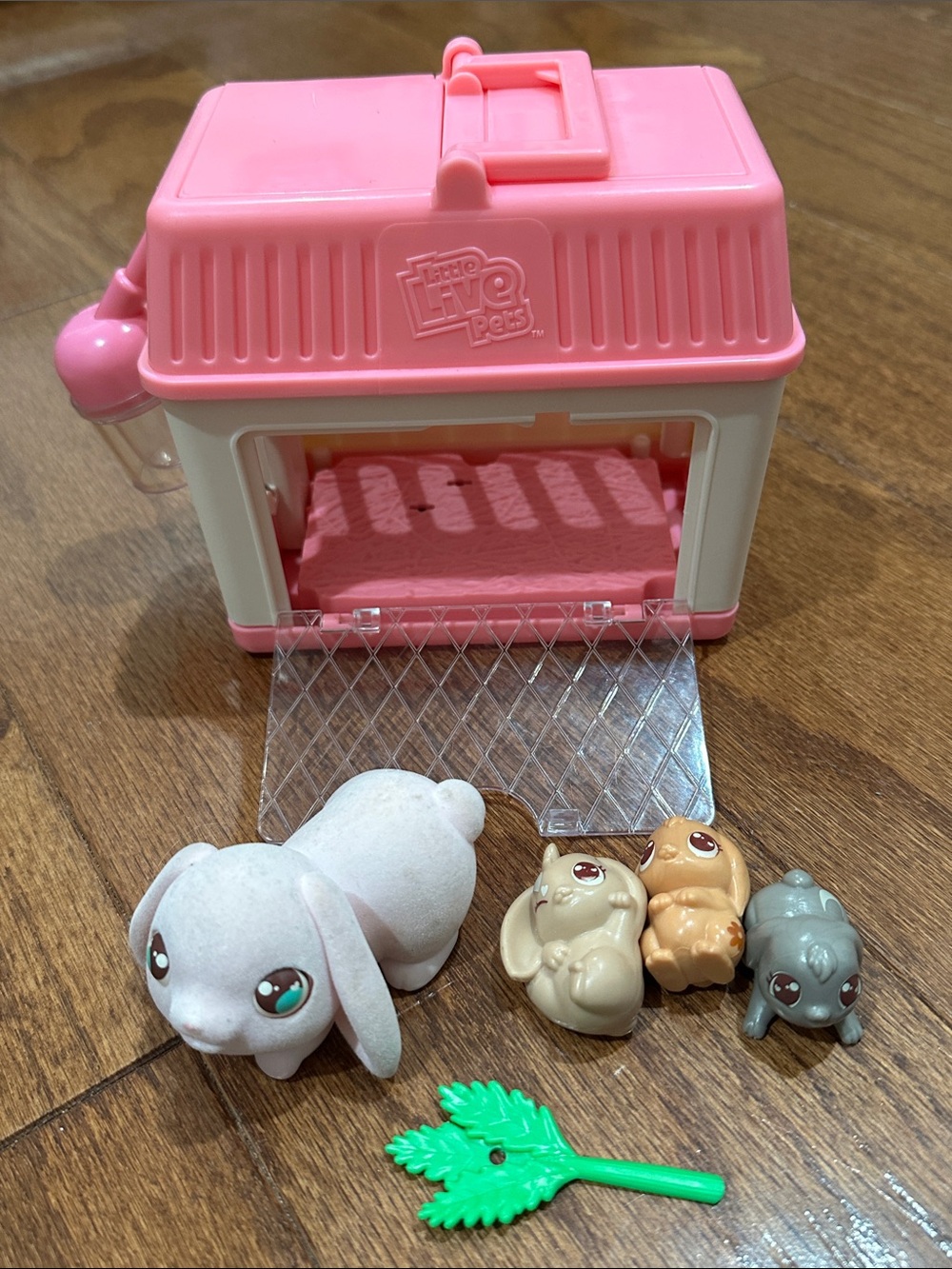 Little Live Pets pink Carrier with Mama Bunny and Baby bunnies playset